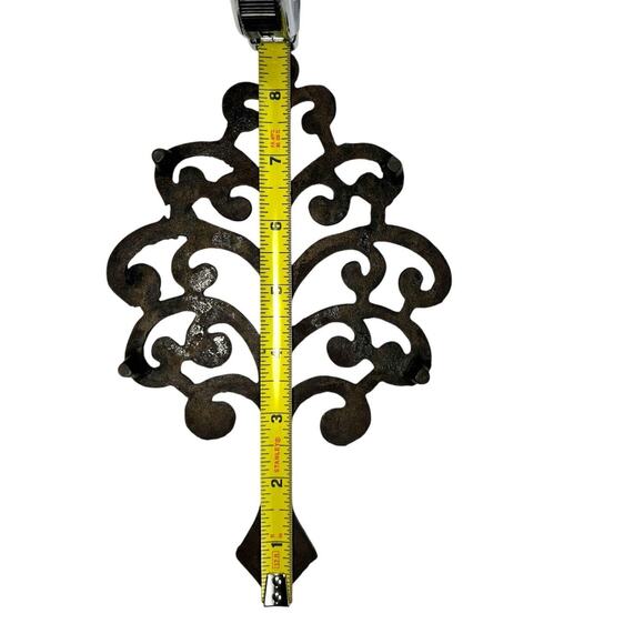 Two Vintage Cast Iron Trivets 1 Wilton 1894 and 1 Unmarked Tree Of Life 23 - Picture 12 of 14